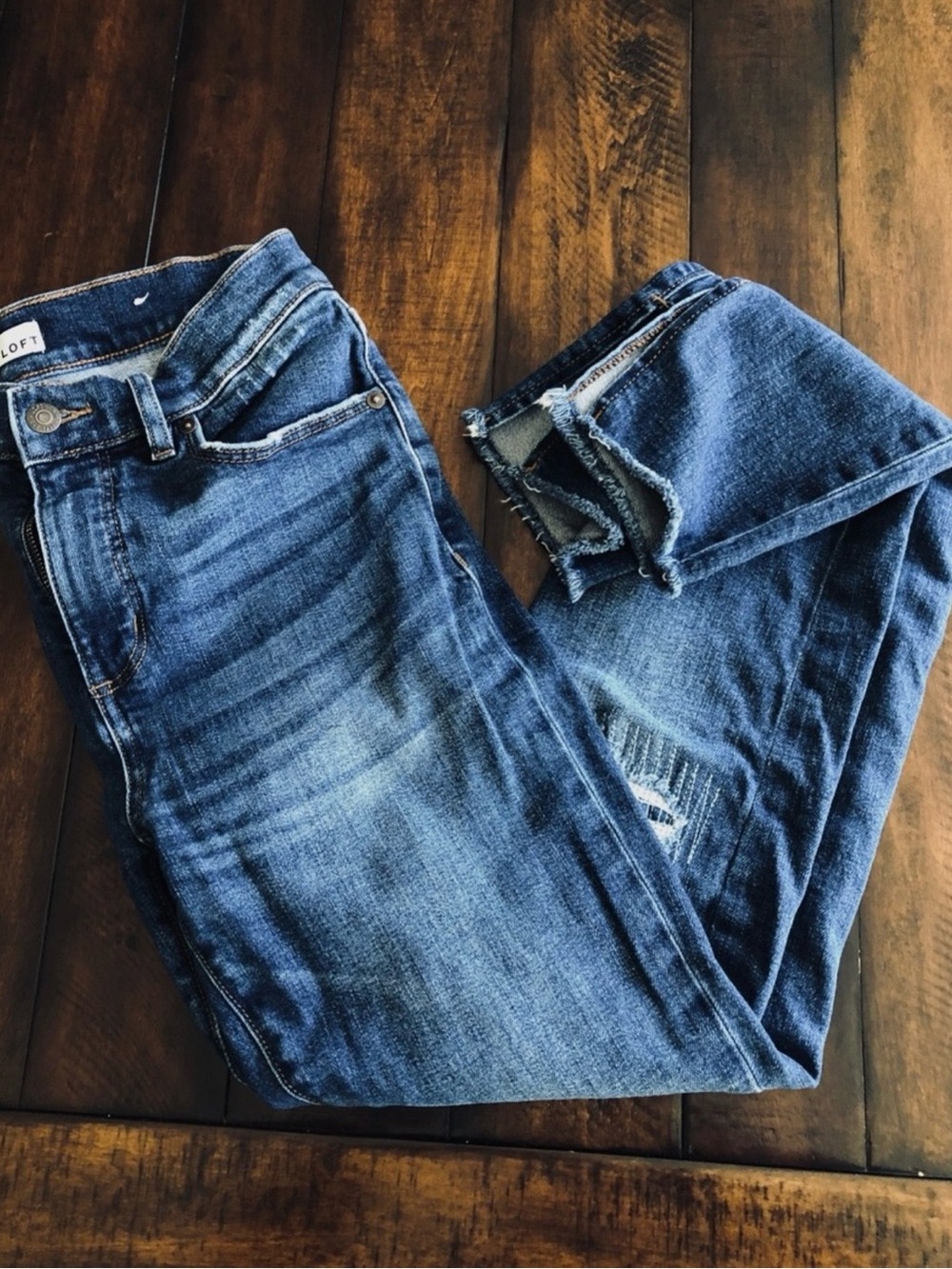 Ann Taylor Loft women size 27 skinny distressed jeans